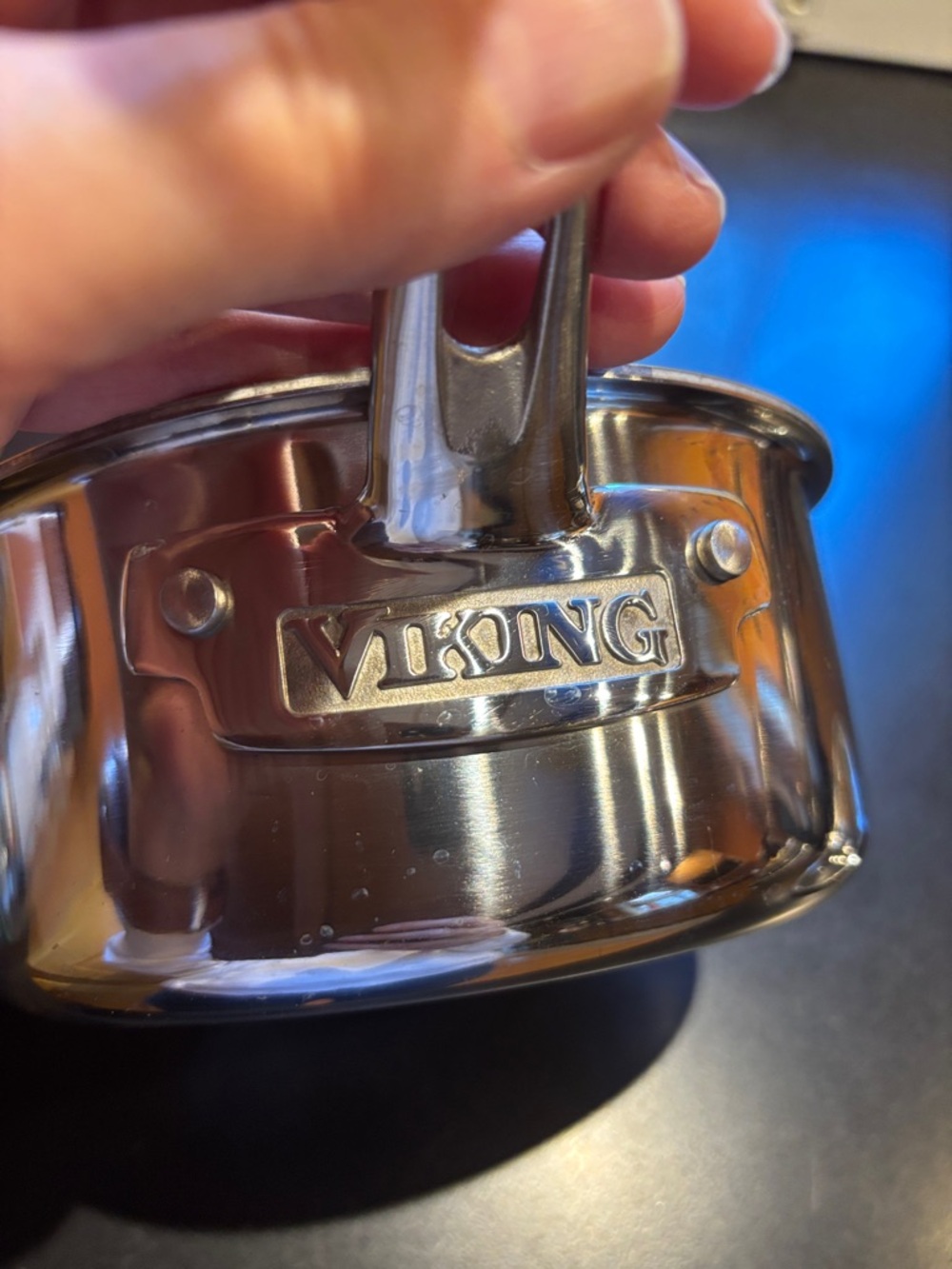 Viking 1.5 qt pot w/lid
